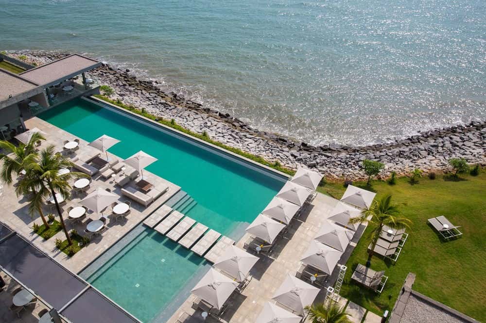 Noom Hotel